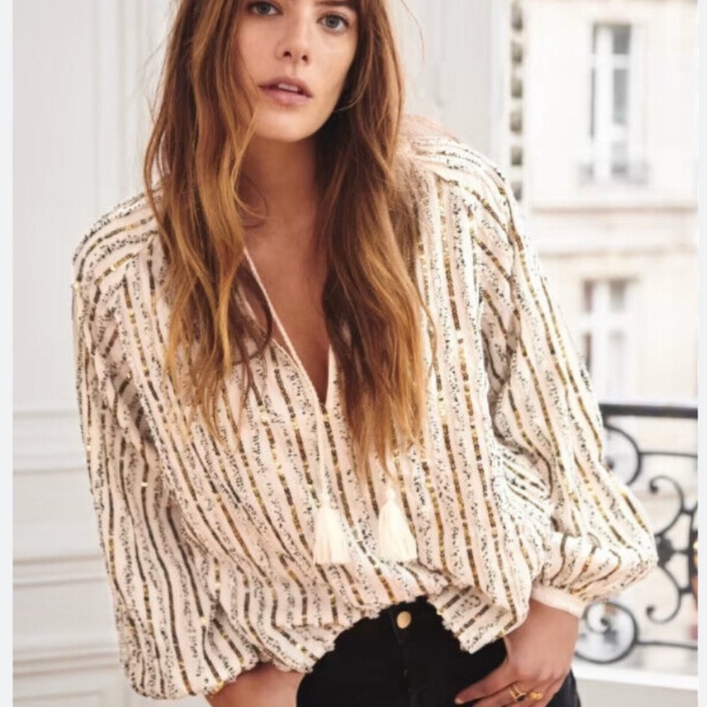 Jade Johnny Was White gold sequin top
Excellent condition Size XS